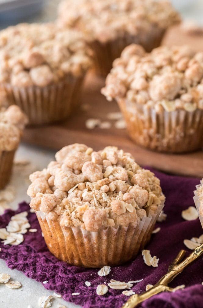 OATMEAL MUFFINS! Easy, soft, fluffy, and flavorful! #breakfast #oatmealrecipe Freshly baked oatmeal muffin